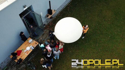 Wielki balon meteorologiczny puszczony w Raszowej. To doświadczenie ósmoklasistów
