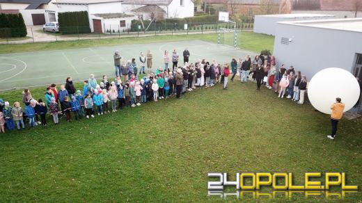 Wielki balon meteorologiczny puszczony w Raszowej. To doświadczenie ósmoklasistów