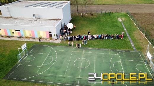 Wielki balon meteorologiczny puszczony w Raszowej. To doświadczenie ósmoklasistów