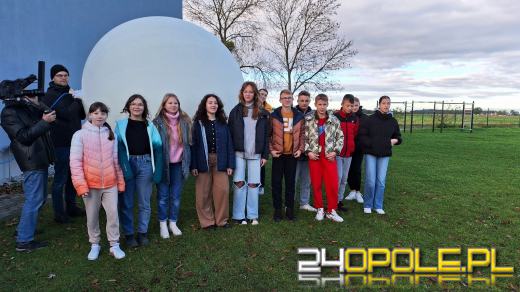 Wielki balon meteorologiczny puszczony w Raszowej. To doświadczenie ósmoklasistów