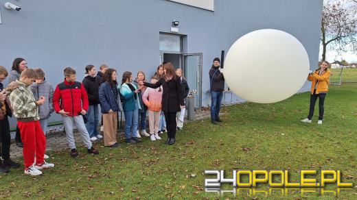 Wielki balon meteorologiczny puszczony w Raszowej. To doświadczenie ósmoklasistów