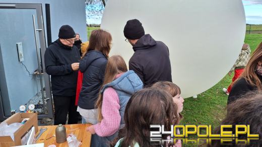 Wielki balon meteorologiczny puszczony w Raszowej. To doświadczenie ósmoklasistów