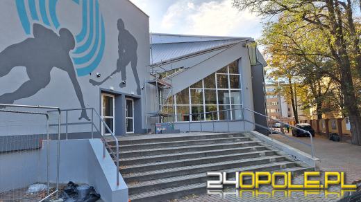 Na budynek Toropolu wrócił pamiętny neon. Obiekt został zmodernizowany