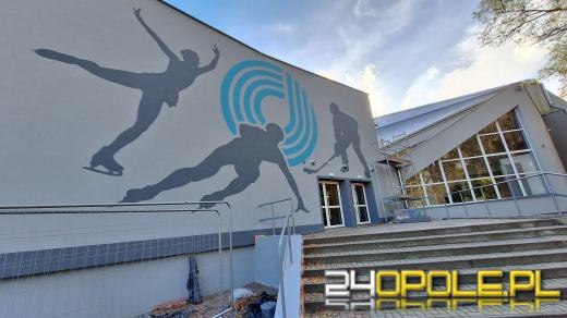 Na budynek Toropolu wrócił pamiętny neon. Obiekt został zmodernizowany