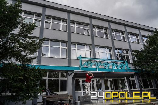 Na budynek Toropolu wrócił pamiętny neon. Obiekt został zmodernizowany