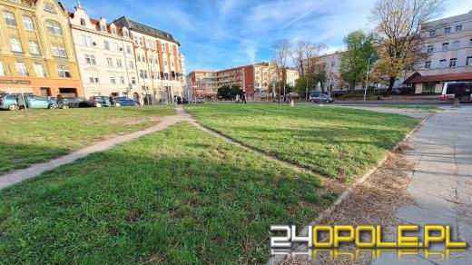 Zielony skwer w centrum pozostanie zielony. Będzie miejscem wypoczynku