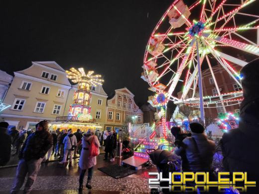 Za blisko 2 tygodnie Jarmark Bożonarodzeniowy. Trwają przygotowania na opolskim rynku