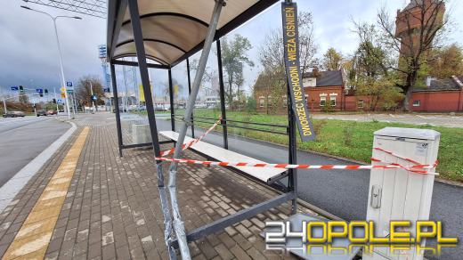 Samochód osobowy uderzył w przystanek w Opolu. Policjanci poszukują sprawcy