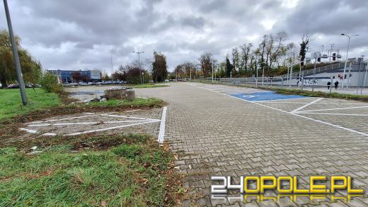 Kiedyś mocno oblegany, dziś straszy. Płatny parking przy WIK stoi pusty