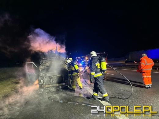 Pożar samochodu dostawczego z przyczepą na autostradzie A4