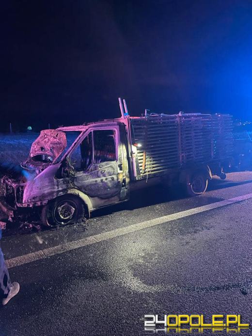 Pożar samochodu dostawczego z przyczepą na autostradzie A4