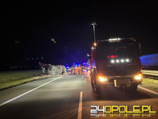Pożar samochodu dostawczego z przyczepą na autostradzie A4