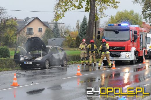 Pożar samochodu na Kowalczyków w Opolu. Wprowadzono ruch wahadłowy 