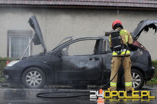 Pożar samochodu na Kowalczyków w Opolu. Wprowadzono ruch wahadłowy 