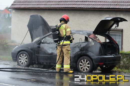Pożar samochodu na Kowalczyków w Opolu. Wprowadzono ruch wahadłowy 