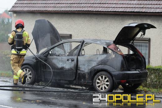 Pożar samochodu na Kowalczyków w Opolu. Wprowadzono ruch wahadłowy 