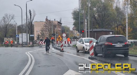 Chaos na Alei Przyjaźni w Opolu. Przejazd zamknięty, kierowcy nie patrzą na znaki