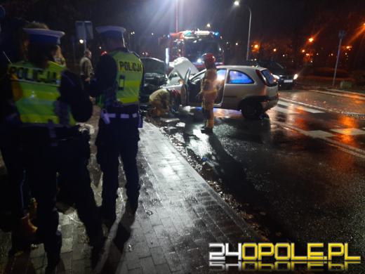 Czołowe zderzenie osobówek w Kędzierzynie-Koźlu. Są utrudnienia