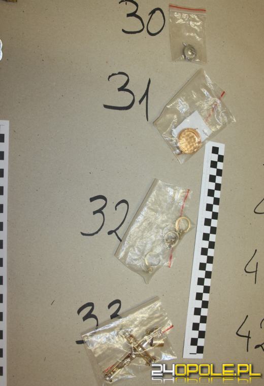 Policjanci rozpracowali dziuplę z kradzioną biżuterią. Rozpoznajesz swoją własność?