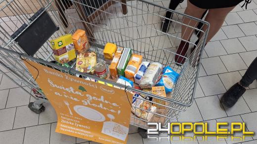 Święta godne, a nie głodne. Trwa zbiórka żywności 