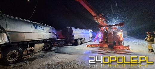 Zdarzenie drogowe z udziałem ciężarówki przewożącej mleko