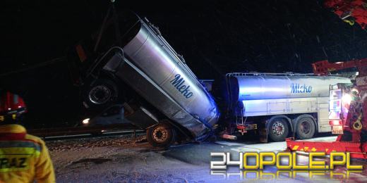Zdarzenie drogowe z udziałem ciężarówki przewożącej mleko