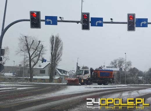 Trudne warunki na drogach - Opolska Policja apeluje o rozwagę