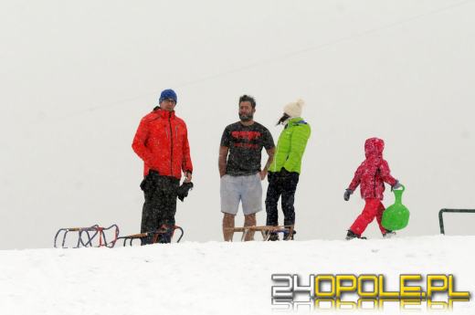 Zimowe szaleństwo w Opolu. Dzieci wyciągnęły sanki