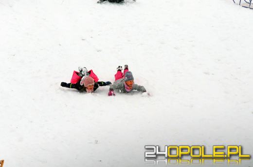 Zimowe szaleństwo w Opolu. Dzieci wyciągnęły sanki