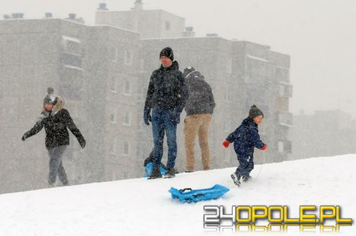 Zimowe szaleństwo w Opolu. Dzieci wyciągnęły sanki