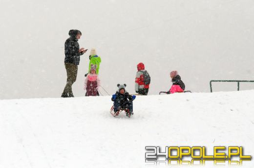 Zimowe szaleństwo w Opolu. Dzieci wyciągnęły sanki