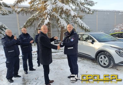 Nowy radiowóz dla policjantów z Lewina Brzeskiego