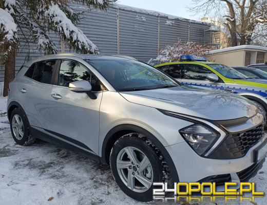 Nowy radiowóz dla policjantów z Lewina Brzeskiego