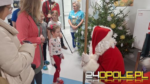 Dzieci przebywające w szpitalu spotkały Mikołaja! 