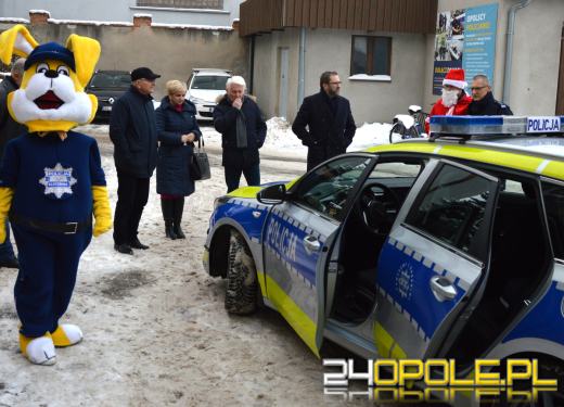 Kluczborscy policjanci otrzymali prezent na Mikołaja