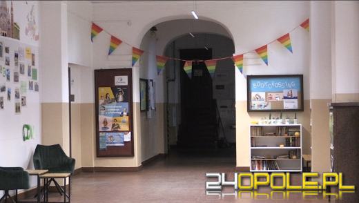 Narodowcy piszą do dyrekcji liceum w Kędzierzynie-Koźlu. Chodzi o tęczowe piątki