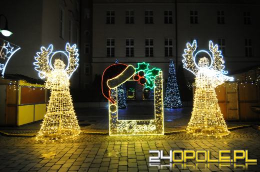Świąteczny napis "Opole" wrócił na Plac Wolności