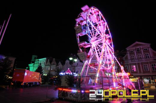 Świąteczny napis "Opole" wrócił na Plac Wolności