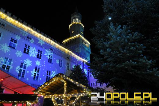 Świąteczny napis "Opole" wrócił na Plac Wolności