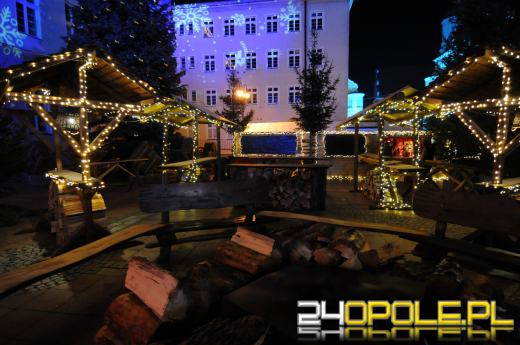 Świąteczny napis "Opole" wrócił na Plac Wolności