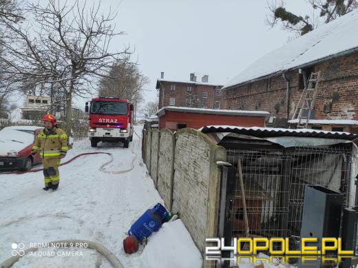 Pożar samochodu w garażu miejscowość Krzywiczyny
