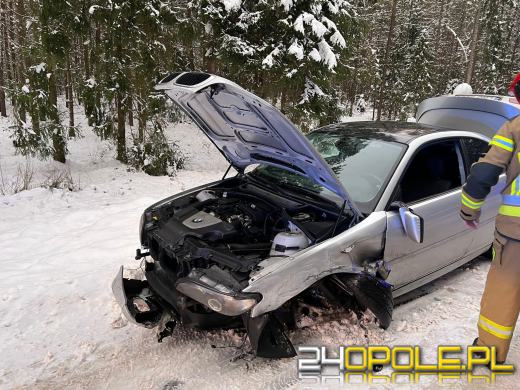 Zderzenie dwóch samochodów osobowych na drodze Barut-Żędowice