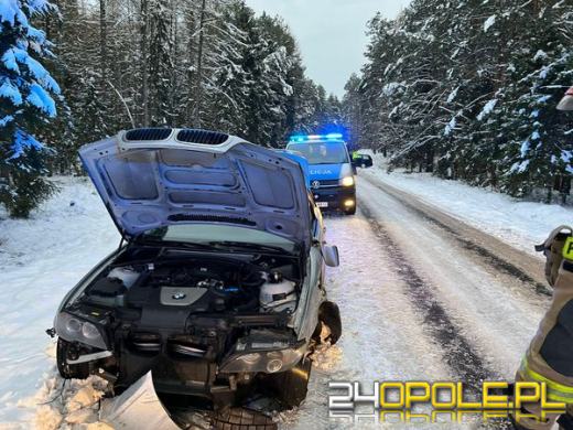Zderzenie dwóch samochodów osobowych na drodze Barut-Żędowice