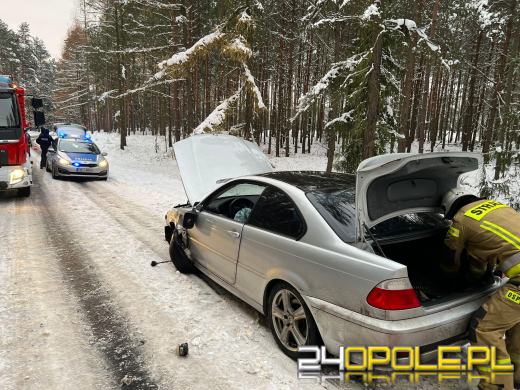 Zderzenie dwóch samochodów osobowych na drodze Barut-Żędowice