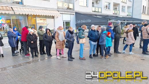 Tłumy w kolejce po choinkę od RMF!