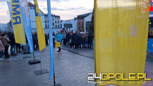 Tłumy w kolejce po choinkę od RMF!