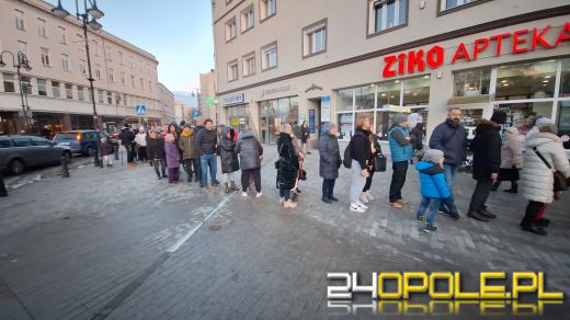 Tłumy w kolejce po choinkę od RMF!