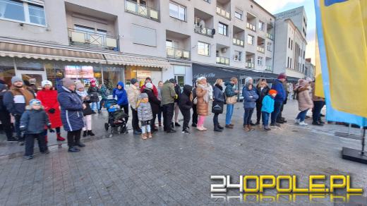 Tłumy w kolejce po choinkę od RMF!