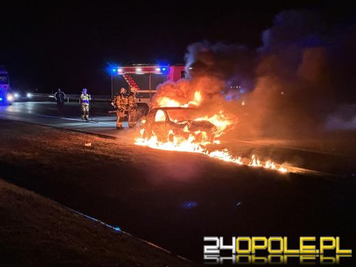 Pożar samochodu osobowego na autostradzie A4