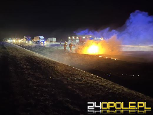 Pożar samochodu osobowego na autostradzie A4